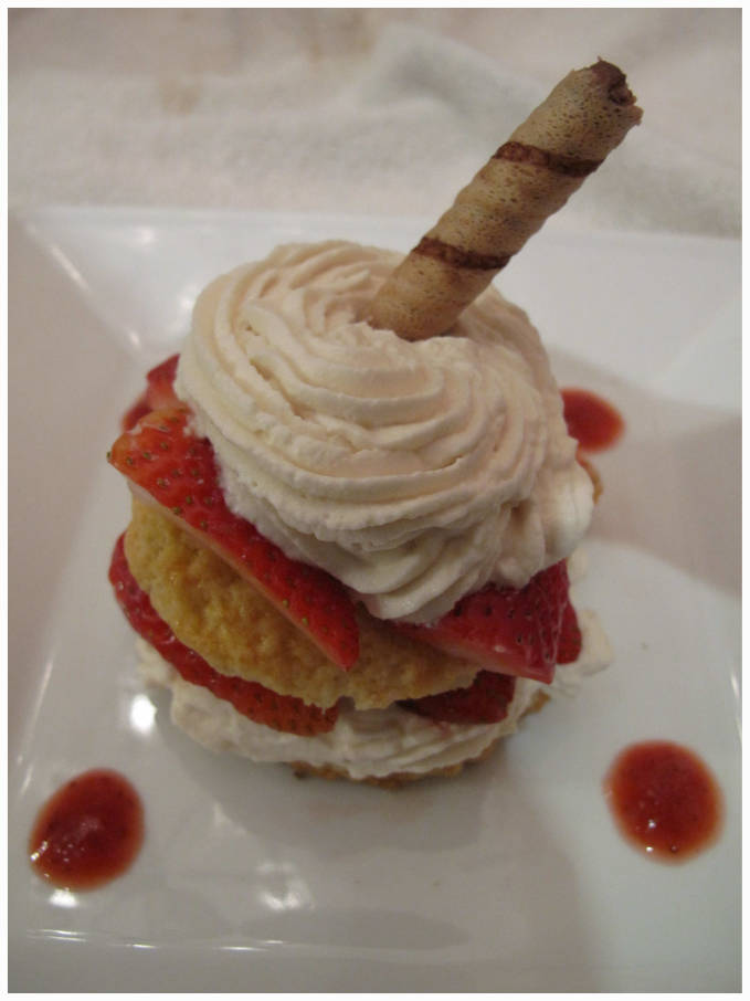 Strawberry shortcake with strawberry coulis