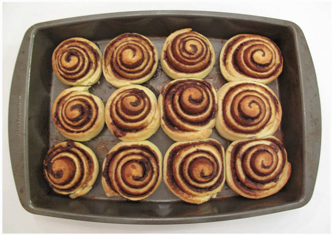 Cinnamon rolls on a baking tray