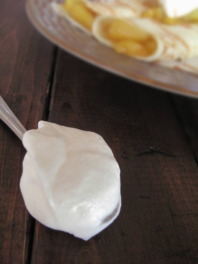 Whipped cream (crème chantilly) with French crepes
