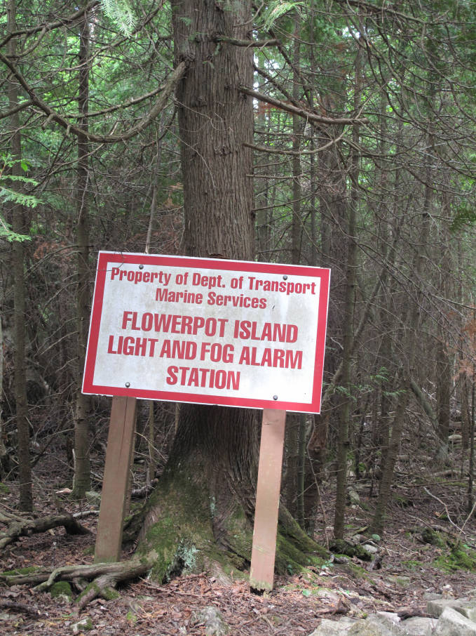 Flowerpot Island light and fog alarm station