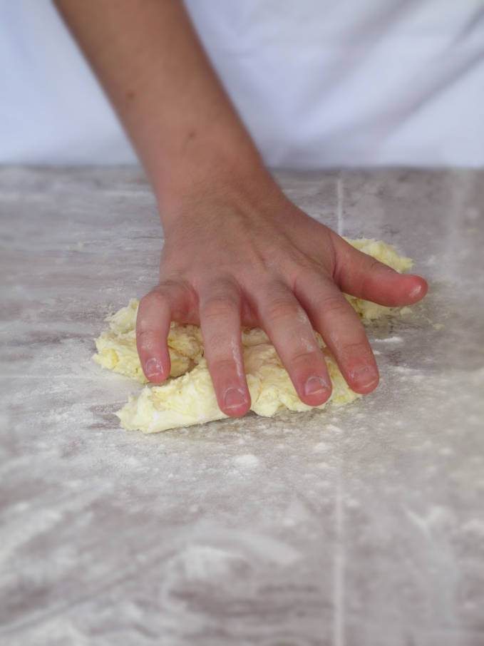 Kneading beurrage for croissants