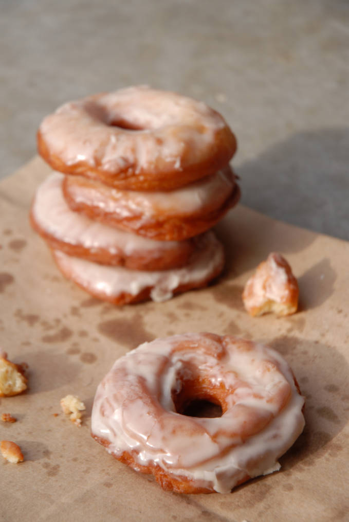 Vanilla doughnuts! Click to get the AMAZING recipe so you can make them yourself at home.