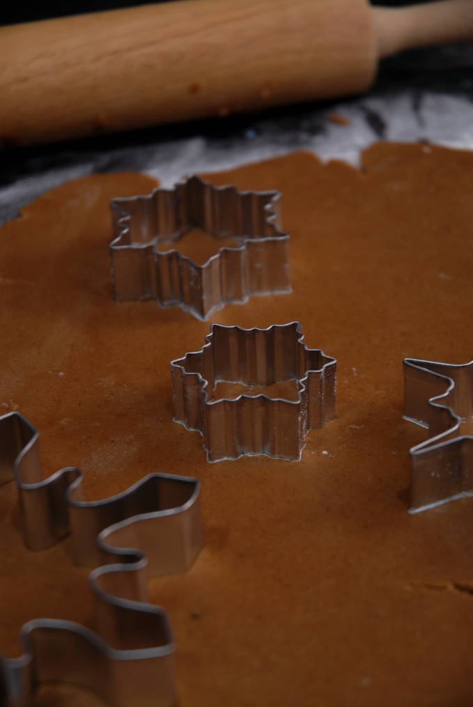 Cutting out gingerbread cookie snowflakes. Click for a full photo tutorial on how to make amazing gingerbread! Perfect for the holidays #christmas