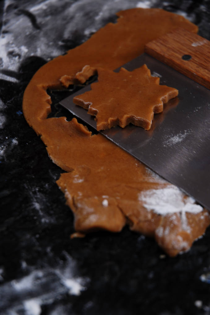 Transferring cookies onto a cookie sheet can be tough. Click for a full photo tutorial on how to make amazing gingerbread! Perfect for the holidays #christmas