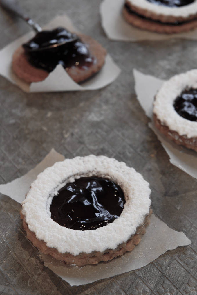 Pecan linzer cookies with a raspberry filling. Click to make your own!