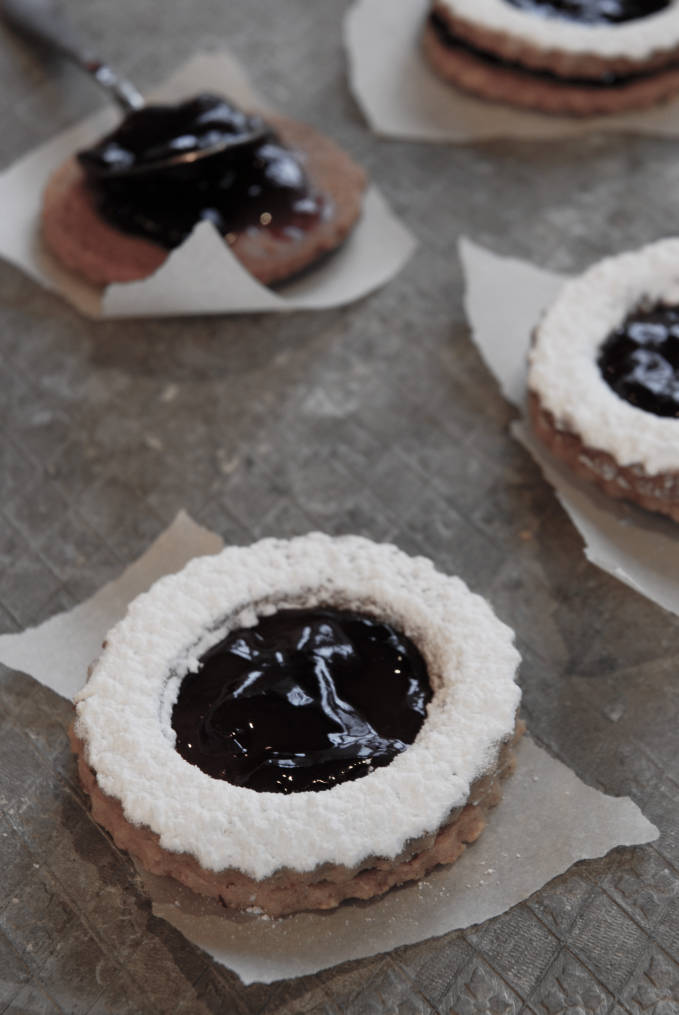 Pecan linzer cookies with a raspberry filling. Click to make your own! Pecan linzer cookies with a raspberry filling. Click to make your own!
