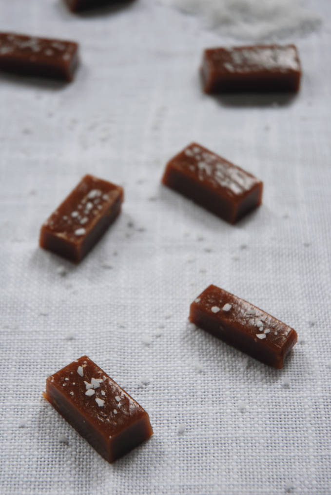 Homemade caramels sprinkled with sea salt. Click for the recipe!