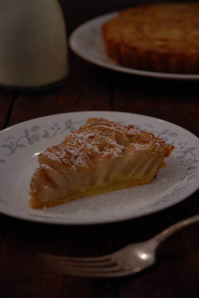 Pear tart with frangipane and Bosc pears, dusted with icing sugar. Click to get the recipe!